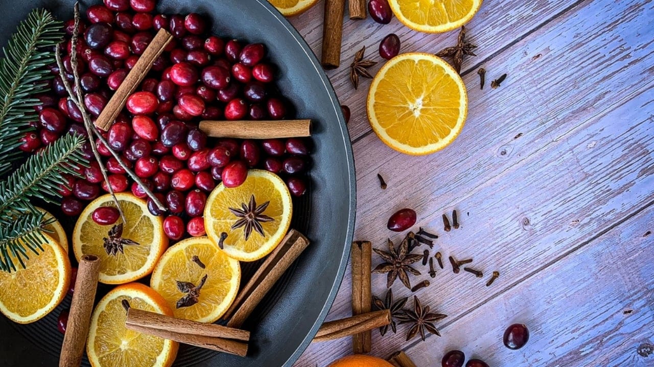 25 Creative DIY Gifts for a Memorable Holiday Season - Christmas Stovetop Potpourri ss2404397663 dpdgm